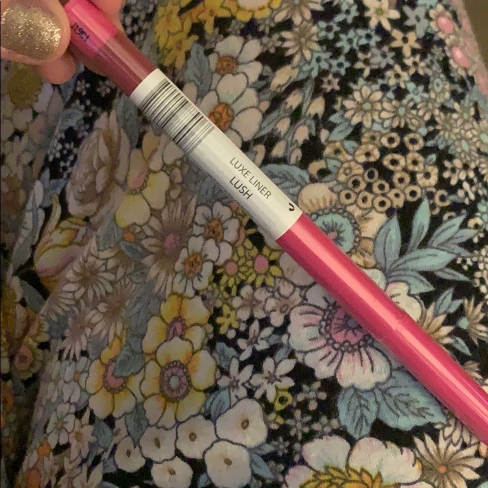 Juvias place luxe liner “Lush”